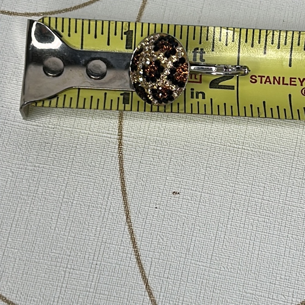 Elegant Leopard Print Earrings - Picture 4 of 4